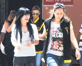 Gözaltına alındı kahkaha attı