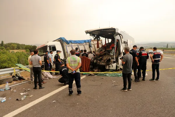 otobus-kazalarinda-21-kisi-hayatini-kaybetti-gozler-emniyet-kemerine-cevrildi-takmayana-agir-yaptirimlar-getirilsin-1628747842976.jpg Otobüs kazalarında 21 kişi hayatını kaybetti! Gözler emniyet kemerine çevrildi: Takmayana ağır yaptırımlar getirilsin-8