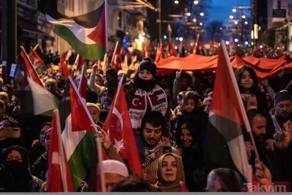 Galata'dan şehitlerimiz ve Filistin için dünyaya haykırış... İsimleri tek tek okundu | Tarihi günden tarihi kareler! - 30