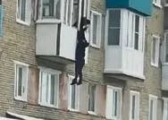 Evli kadınla yasak ilişki rezaletle bitti! Kocasının aniden eve gelmesiyle balkona koştu ve...