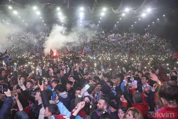 Trabzonspor taraftarı şampiyonluğu kutluyor! Renkli görüntüler... - 1