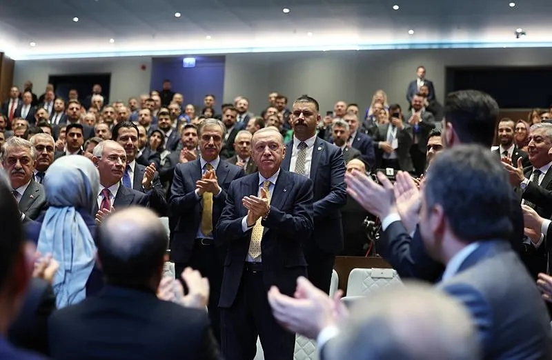 Başkan ve AK Parti Genel Başkanı Recep Tayyip Erdoğan, AK Parti Kongre Merkezi'nde partisinin Genişletilmiş İl Başkanları Toplantısı'na başkanlık etti. (AA)