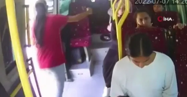 Mersin'de şoförün ihmali ölüm getirdi! Kapısı açık minibüsten düşen kadın hayatını kaybetti: O anlar kamerada
