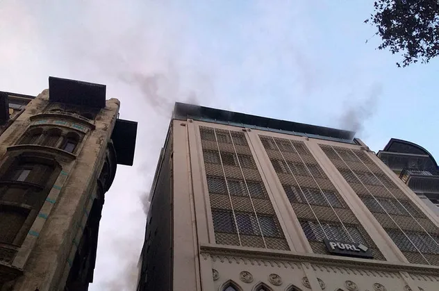 Karaköy'de otel yangınına müdahale edildi