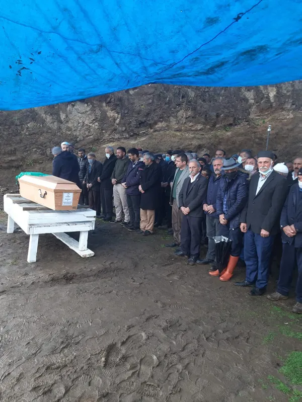 orduda-esrarengiz-olum-bir-yil-once-dini-nikahli-esi-bir-gun-once-de-resmi-nikahli-esi-balkondan-dusup-yaralan-1649769944785.jpg Ordu'da esrarengiz ölüm! Bir yıl önce dini nikahlı eşi bir gün önce de resmi nikahlı eşi balkondan düşüp yaralandı-4