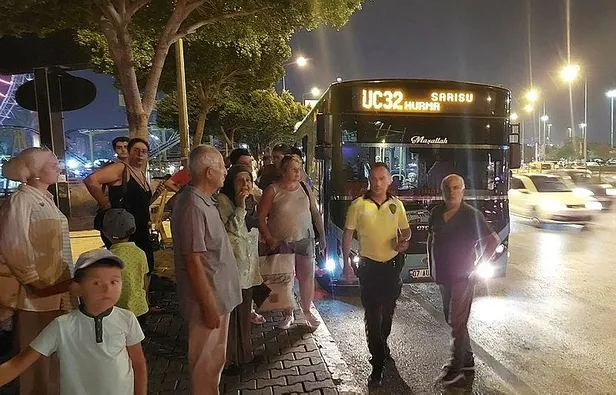 antalyada-klimayi-acmayan-sofor-tepki-gelince-otobusten-indi-psikolojim-bozuldu-1691405753395.jpeg