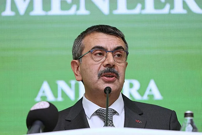 Okullarda ara tatiller kaldırılıyor mu? Milli Eğitim Bakanı Yusuf Tekin canlı yayında açıkladı-5
