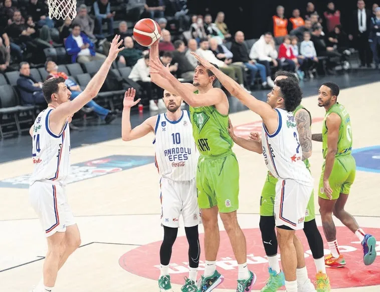 Anadolu Efes’ten rahat galibiyet