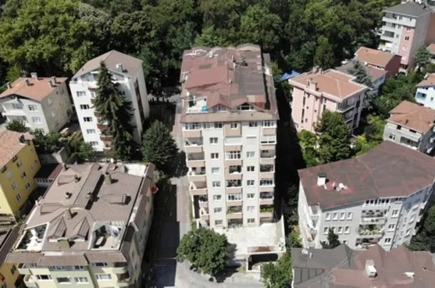 Sarıyer'deki 9 katlı binada çökme tehlikesi devam ediyor