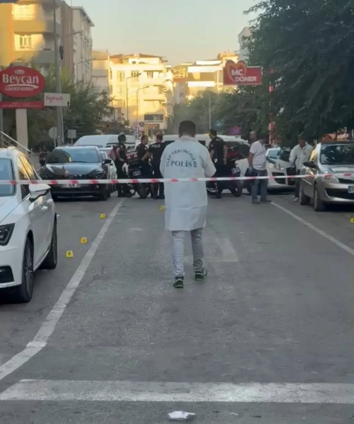 batmanda-cadde-ortasinda-silahli-kavga-3-yarali-1789591468491.jpeg Batman'da kurşun yağmuru: Olayla ilgisi olmayan 2 yaya ile birlikte 3 kişi yaralandı-3