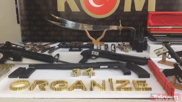 SON DAKİKA: Sedat Peker operasyonunda ele geçirilenler sergilendi! Kılıç da var - 3