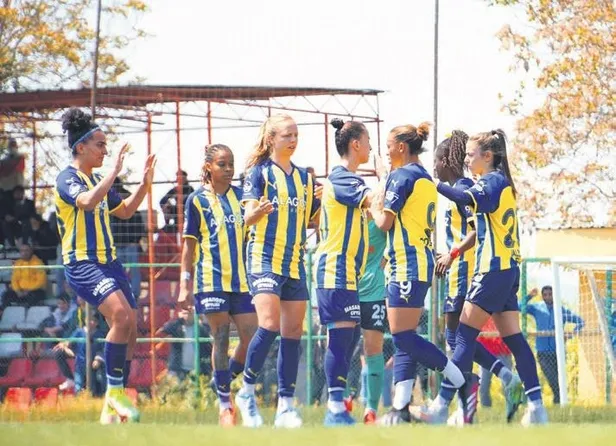 valerien-ismael-fenerbahce-derbisi-icin-1927-gun-sonra-bir-ilke-imza-atabilir-1651786948291.jpeg Valerien Ismael Fenerbahçe derbisi için 1927 gün sonra bir ilke imza atabilir!-6