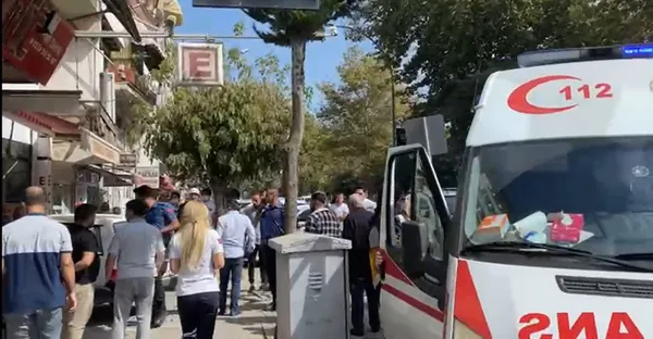 ablasiyla-tartisti-calistigi-eczaneye-araciyla-girdi-1631021710334.jpg Ablasıyla tartıştı! Çalıştığı eczaneye aracıyla girdi-5