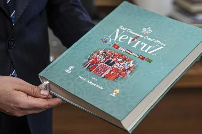 baskan-erdogan-nevruz-kitabina-takdim-yazisi-kaleme-aldi-tek-parti-zihniyetini-tarihin-coplugune-gomduk-1774432395650.jpeg Başkan Erdoğan "Nevruz" kitabına takdim yazısı kaleme aldı: "Tek parti zihniyetini tarihin çöplüğüne gömdük'-2