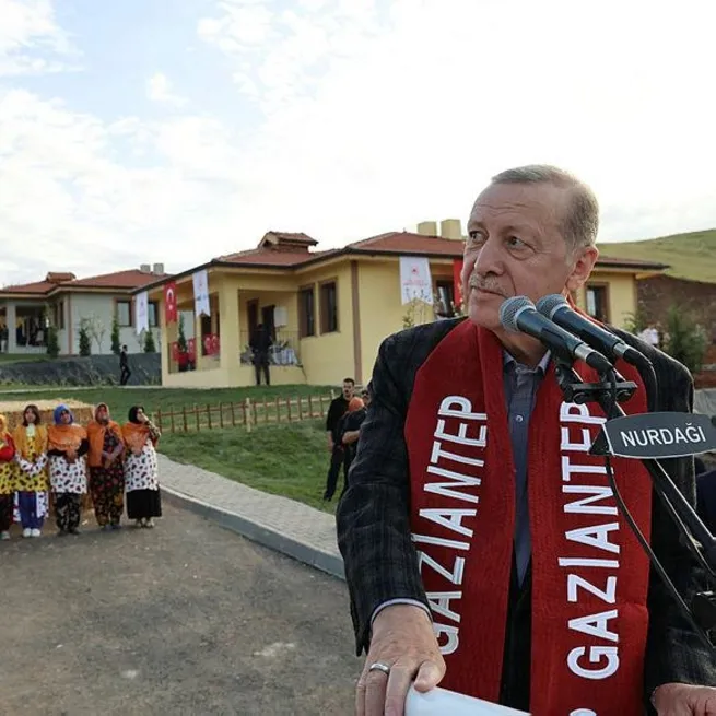 Afet bölgesinde ilk köy evleri tamam! Başkan Recep Tayyip Erdoğan müjdeleri peş peşe sıraladı: Aile ve Gençlik Bankası kuruluyor