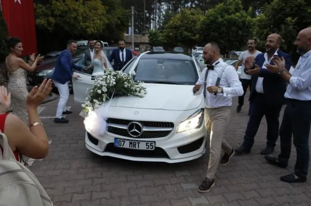 Antalya'da düğünde damada haciz şoku