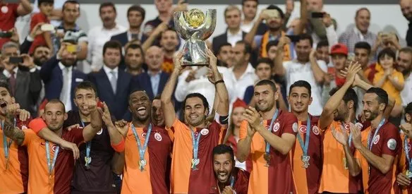 TFF Süper Kupa maçında Bursaspor'u 1-0 yenen Galatasaray, Süper Kupa'yı 4.kez kaldırarak en fazla kupa kazanan takım oldu.