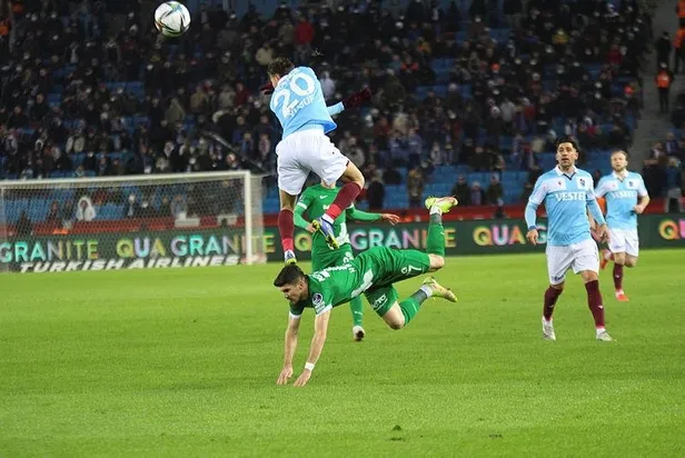 son-dakikalarda-2-penalti-atisini-degerlendiremeyen-trabzonspor-evinde-giresunspora-takildi-1-1-1642619368162.jpeg Son dakikalarda 2 penaltı atışını değerlendiremeyen Trabzonspor evinde Giresunspor'a takıldı: 1-1-4