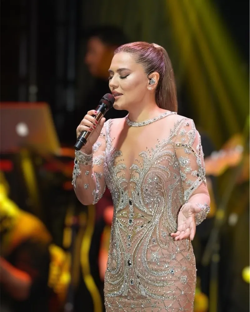 demet-akalin-ve-blok3-baristi-3-tane-gul-yolladi-1768820329750.jpg Demet Akalın ve Blok3 barıştı: 3 tane gül yolladı-5