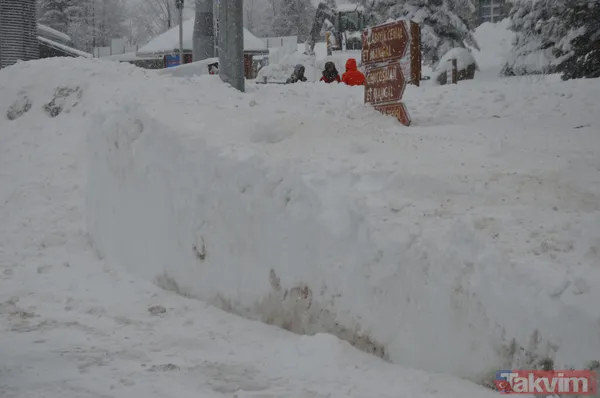 Uludağ'da kar yağışı iki gündür devam ediyor! Otomobiller kayboldu - 4