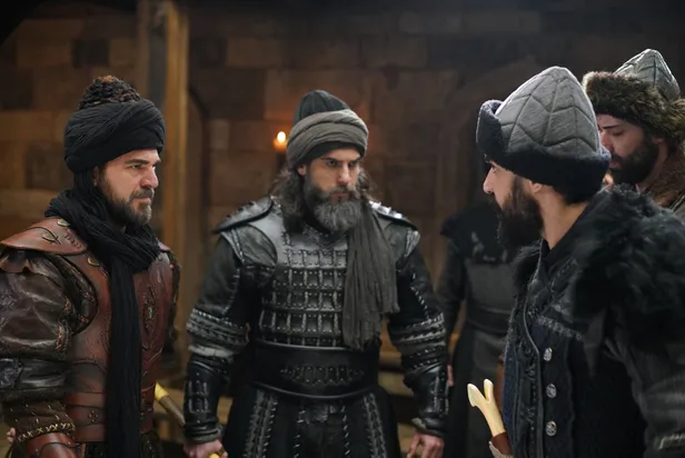 ertugrul-bey-icin-heyecan-dorukta-herkes-engin-altan-duzyatani-bekliyordu-ancak-son-anda-1592409429179.jpg Ertuğrul Bey için heyecan dorukta: Herkes Engin Altan Düzyatan'ı bekliyordu! Ancak son anda...-5
