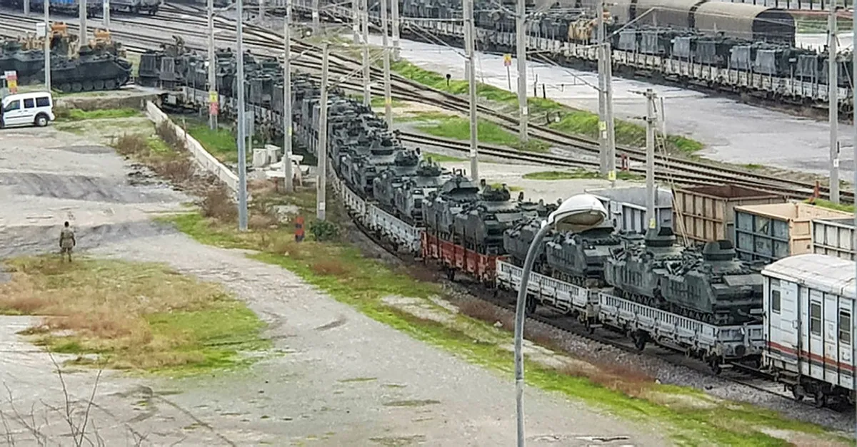 İskenderun’a trenle gelen askeri araçlar,sınıra gönderildi