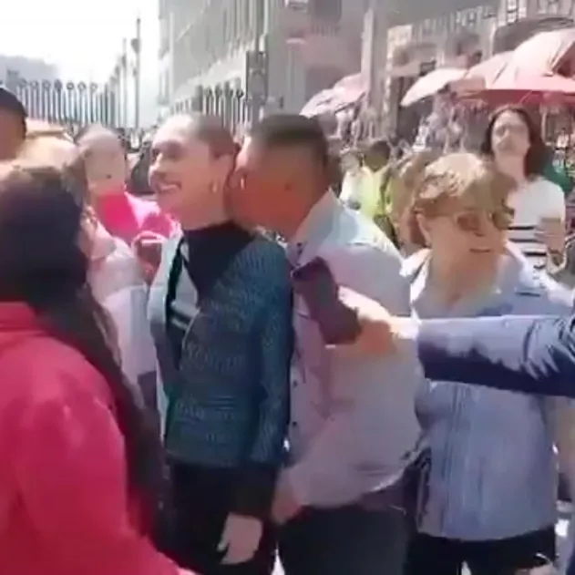 İZLE | Meksika Devlet Başkanı Sheinbaum’a sokak ortasında cinsel taciz! O anlar kamerada