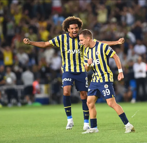 fenerbahcede-emre-mor-basarili-performansiyla-goz-dolduruyor-1661332936487.jpg