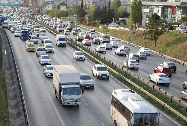 istanbulda-cile-trafik-yogunlugu-yuzde-70in-uzerine-cikti-1633706661469.jpeg İstanbul'da çile! Trafik yoğunluğu yüzde 70'in üzerine çıktı | TRAFİK YOĞUNLUK HARİTASI-4
