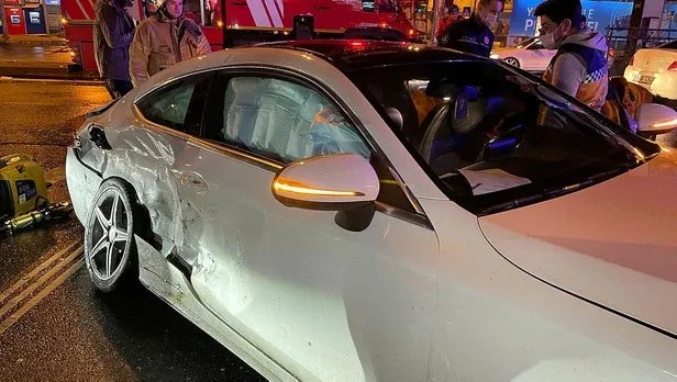 Son dakika: Şişli'de hatalı dönüş yapan araç ortalığı birbirine kattı! 5 yaralı-4