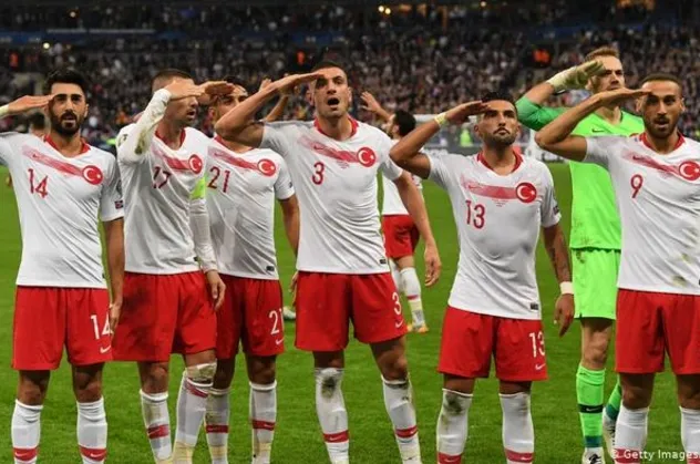 Milli Takım'da "asker selamı" kararı! UEFA'ya meydan okuyacaklar