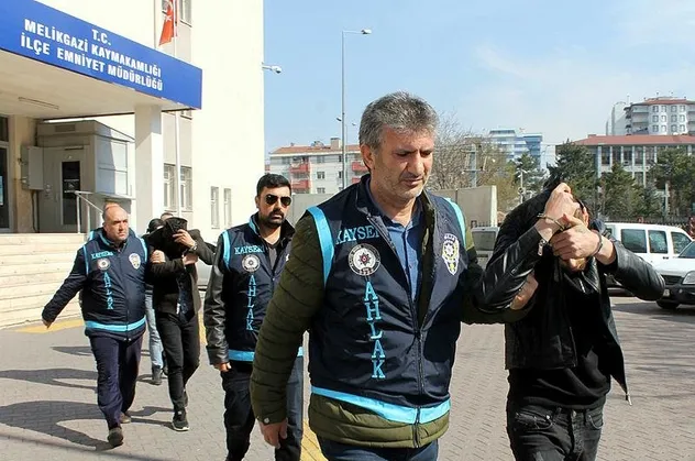 Kayseri'de 'swinger' operasyonu: 4'ü kadın 8 kişi adliyeye sevk edildi