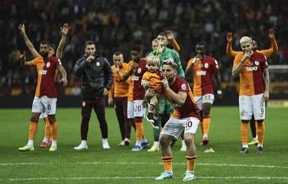 dries-mertens-atti-attirdi-galatasarayi-sirtladi-iste-4-0-biten-alanyaspor-macinda-yasananlar-1700941871456.jpeg Dries Mertens attı attırdı Galatasaray'ı sırtladı! İşte 4-0 biten Alanyaspor maçında yaşananlar...-7