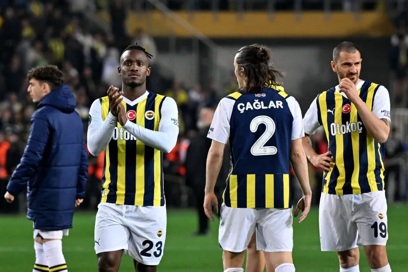 Fenerbahçe'de beklenen oluyor! 3 isim yolcu - 3