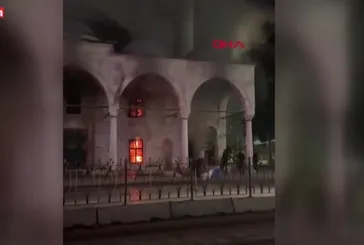 Molla Çelebi Camii'nde yangın!
