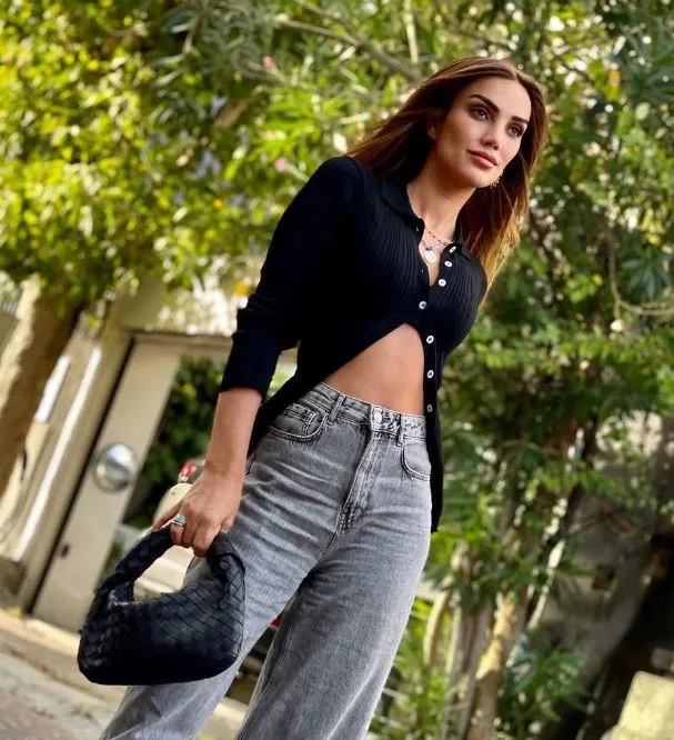 dilan-polatin-kardesi-sila-dogu-kimdir-nereli-kac-yasinda-sila-dogu-tutuklandi-mi-neden-gozaltina-alindi-1696092650453.jpg Dilan Polat'ın kardeşi Sıla Doğu kimdir, nereli, kaç yaşında? Sıla Doğu tutuklandı mı, neden gözaltına alındı? Çektiği video şoke etti...-2