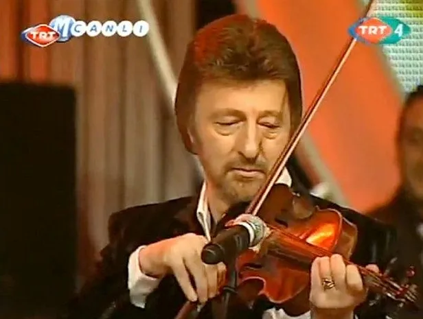 SON DAKİKA: Ünlü keman virtüözü Selçuk Tekay hayatını kaybetti! Acı haberi Emel Sayın duyurdu: Çok üzgünüm-2