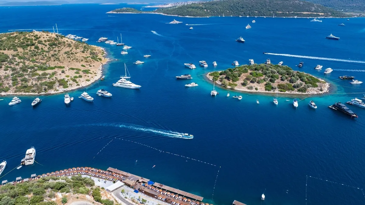bodrumda-butce-dostu-tatil-halk-plajlari-doldu-1785138498966.jpg Şezlong ve şemsiye hizmetleri ücretsiz sunuluyor.