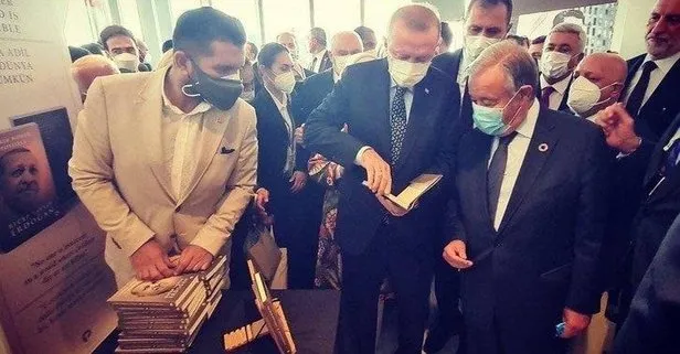 Başkan Erdoğan, ’Daha Adil Bir Dünya Mümkün’ kitabını imzalayarak BM Genel Sekreteri Antonio Guterres’e hediye etti