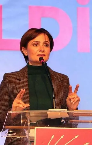 CHP'li Canan Kaftancıoğlu 15 Temmuz gecesi attığı darbe sevici tweet'leri silmedi