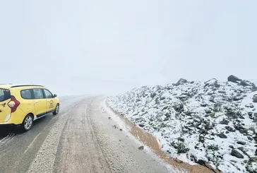 Bir yanda yangın bir yanda lapa lapa kar