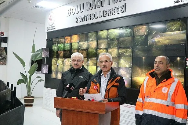 karadeniz-sele-teslim-oldu-dereler-tasti-yollar-gole-dondu-evleri-su-basti-1688949978917.jpeg Karadeniz sele teslim oldu: Dereler taştı, yollar göle döndü, evleri su bastı! Ankara-İstanbul yönü trafiğe kapalı... | Zonguldak, Bartın, Bolu son durum-31