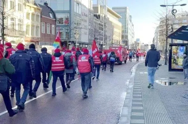 Rusya-Ukrayna savaşı sonrası toparlanamayan Avrupa'da işçiler sokağa indi!