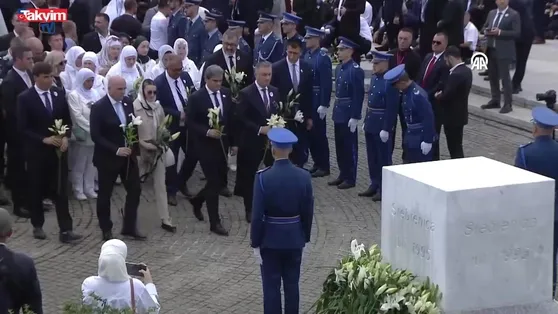 Srebrenitsa soykırımında katledilen 7 kişi 30 yıl sonra toprağa verildi