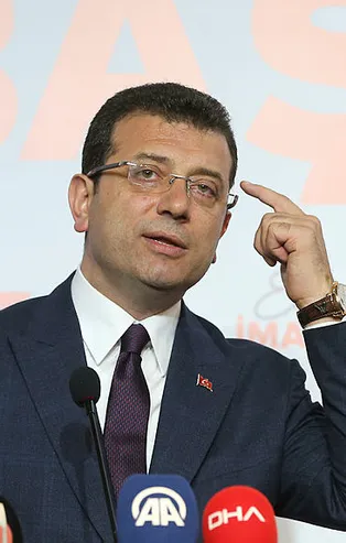 Ekrem İmamoğlu'ndan korsan gösteri