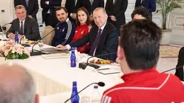 Başkan Erdoğan ve milli sporcu Abdullah Öztürk arasında gülümseten ’tenis’ diyaloğu: Sizi dünya yenemedi ben nasıl yeneyim