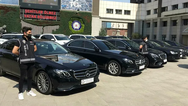 İstanbul merkezli 9 ilde lüks otomobil kaçakçılığı operasyonu! Bu arabalar Türkiye'ye nasıl getiriliyor?-3