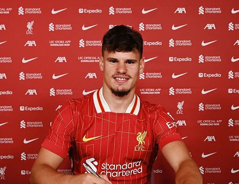 Kerkez Liverpool’a imzayı attı