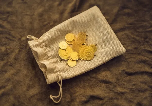 evindeki-altin-sahte-mi-degil-mi-hemen-kontrol-et-sahtesi-yakayi-iste-boyle-ele-veriyor-1697190725381.jpg Sahtesi yakayı işte böyle ele veriyor: Evinizdeki altın sahte mi değil mi hemen bakın!-6