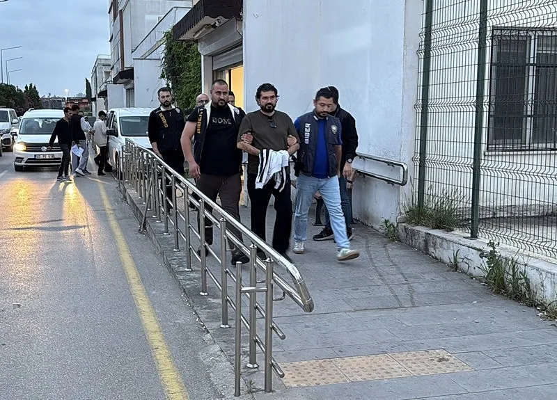 carki-kiran-telefon-sifresi-rasim-ozan-kutahyalinin-tutuklandigi-operasyonun-arka-plani-1779359749723.jpeg "Çarkı" kıran telefon şifresi: Rasim Ozan Kütahyalı'nın tutuklandığı operasyonun arka planı-5